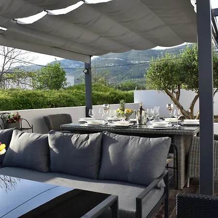 Lauvi Villa Kastela