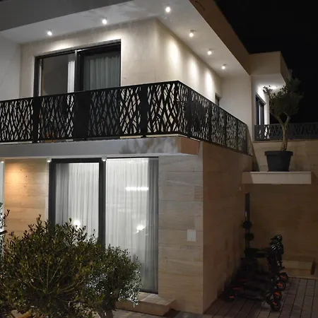 Lauvi Villa