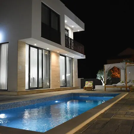 Lauvi Villa *