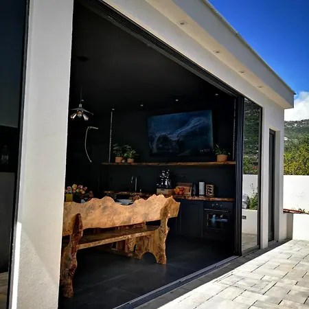 With Pool-vila Lauvi Villa