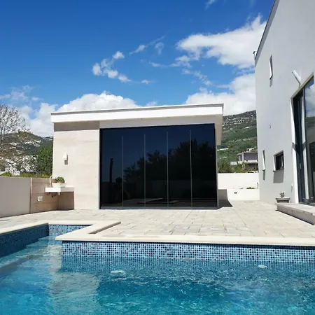 Lauvi Villa Kaštela