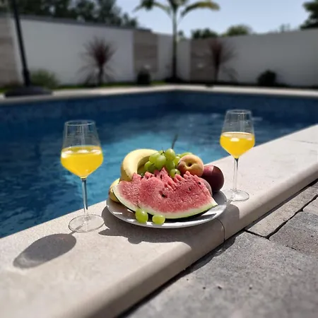 Villa With Pool-vila Lauvi