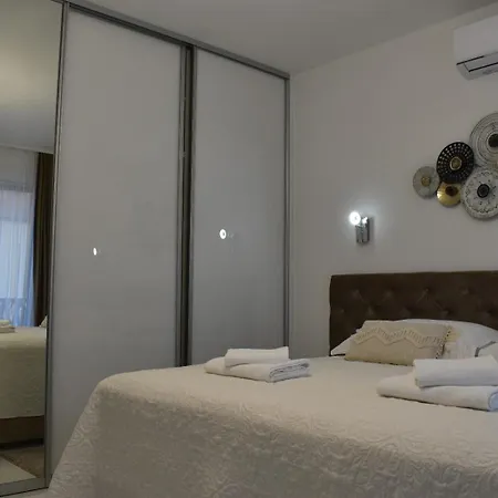 Lauvi Villa *