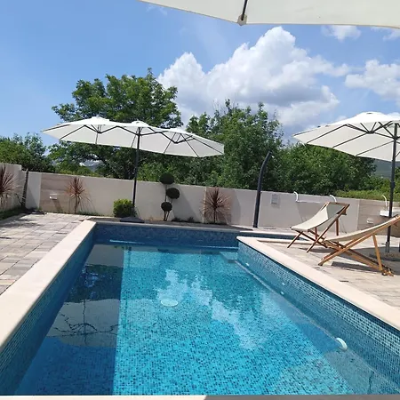 Villa With Pool-vila Lauvi *